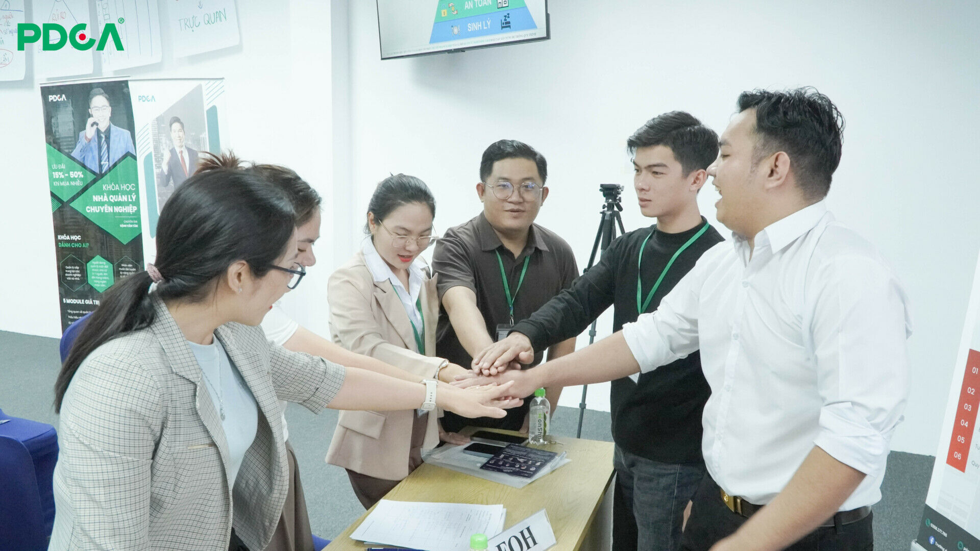 Các anh chị học viên lập team cho bài tập nhóm