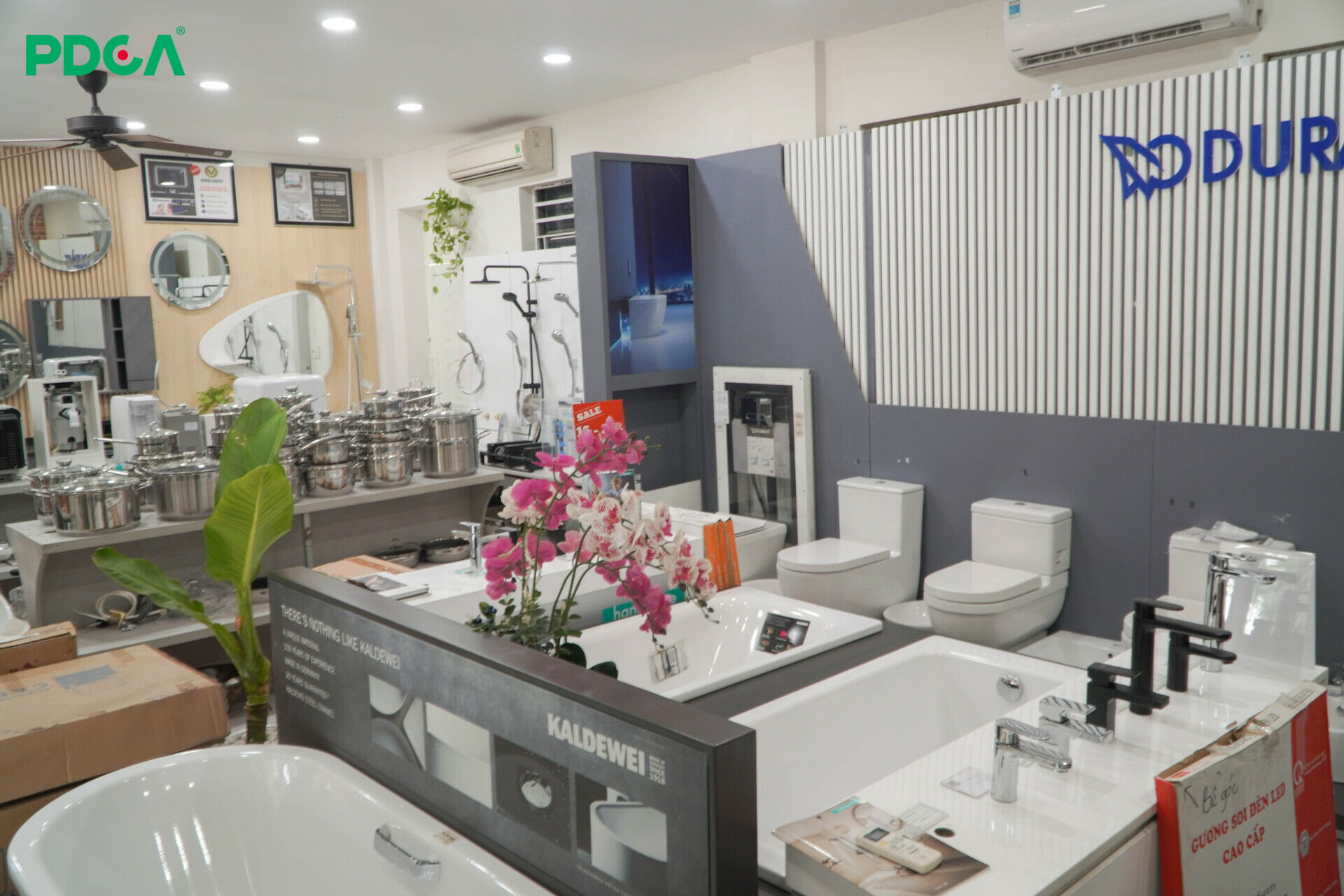 Showroom chất lượng của công ty 